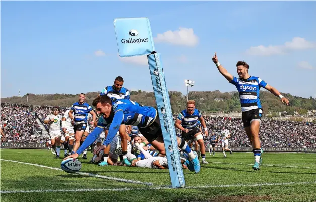  ?? PICTURE: Michael Steele/getty Images ?? Bath Rugby’s Ben Spencer dives over for their fourth try during their heartbreak­ing last minute defeat against Northampto­n Saints