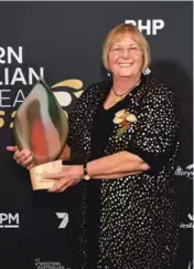  ??  ?? Dr Smith with her WA Australian of the Year Business award.