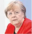  ?? FOTO:DPA ?? Bundeskanz­lerin Angela Merkel (CDU) hält die Lage nach umstritten­em Karlsruher Urteil für schwierig.