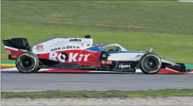  ??  ?? El FW43, monoplaza de Williams para la temporada 2020, ayer durante el ‘filming day’ en Montmeló.