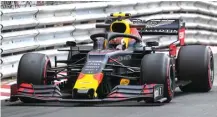  ?? TOTH ZSOMBOR/JAWA POS ?? SOLID: Pembalap Red Bull-Honda Pierre Gasly ketika melaju di sirkuit jalanan Monte Carlo pada GP Monako 24 Mei lalu.