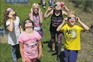  ?? The Sentinel-Record/Richard Rasmussen ?? SUN GAZING: Park Internatio­nal Baccalaure­ate Magnet School students, from left, Arrora Ugartechea, Brahnah Lowry, Taylor Mitchell, Maddison Arnold and Linken Jones studied the solar eclipse Monday at Mid-America Science Museum. A number of local...