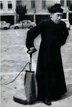  ?? Foto: imago/ZUMA/Keystone ?? Der französisc­he Schauspiel­er Fernandel als Don Camillo