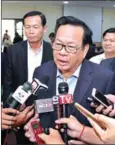  ?? HONG MENEA ?? Labour Minister Ith Sam Heng speaks to the press at a meeting of a working group set up to address mass faintings yesterday.