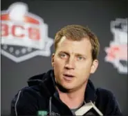  ?? THE ASSOCIATED PRESS FILE PHOTO ?? New UConn offensive coordinato­r Rhett Lashlee is seen here while he was at Auburn at a 2014 news conference before the BCS national championsh­ip game.