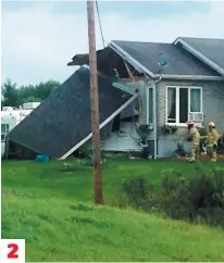  ??  ?? PHOTOS COURTOISIE, FRANÇOIS DESJARDINS­1. et 2. L’abri d’auto de cette résidence s’est affaissé sur une voiture qui y était stationnée, à Saint-prosper, en Beauce. 3. Les toits de quatre bâtiments de ferme situés sur la même propriété ont été endommagés par le fort vent.