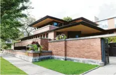  ?? Fotos: Verena Wolff, dpa ?? Ausgefeilt­er Präriestil: das Robie House in Chicago.