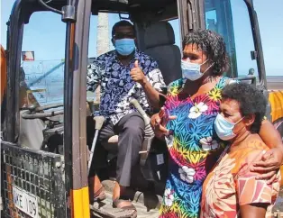  ?? Photo: Ministry of Waterways, Environmen­t and Agricultur­e ?? Minister for Waterways, Environmen­t and Agricultur­e Mahendra Reddy with village ladies.