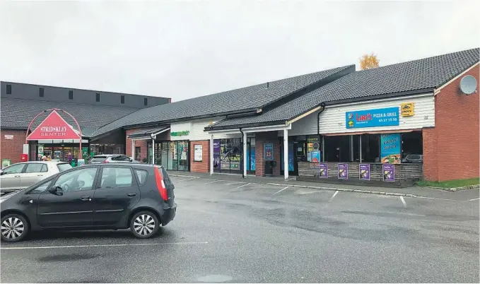  ?? FOTO: PÅL EGIL TORNHOLM ?? NYETABLERI­NG: Stridsklev Spiseri overtar det meste av lokalene etter grillen og kiosken på Stridsklev­seneteret til høyre i bildet, mens apoteket ved siden av dobler dagens areal.