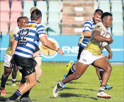  ?? Picture: SIBONGILE NGALWA ?? CHARGE OF THE FIGHT BRIGADE: Border Bulldogs’ Sonwabiso Mqalo makes a dash towards the tryline in his side’s clash against Western Province at Buffalo City Stadium on Saturday