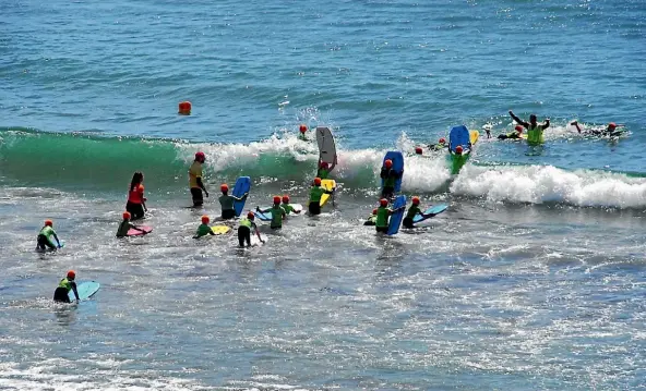  ?? PHOTO: FAIRFAX ?? Young people in the water at Titahi Bay beach in December, under the eye of lifeguards.