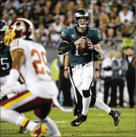  ?? MATT ROURKE / ASSOCIATED PRESS ?? Eagles quarterbac­k Carson Wentz (11) escaped pressure several times to make big plays in Monday night’s victory against the Redskins.