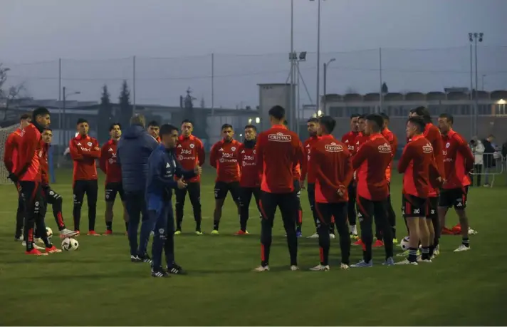  ?? ?? ► La práctica de la Roja en Parma, Italia, liderada por el técnico Ricardo Gareca.