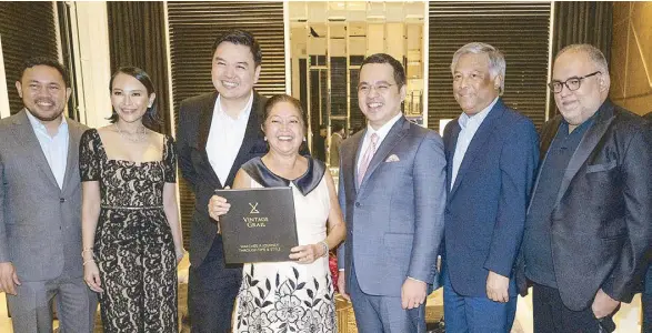  ?? ?? First Lady Liza A. Marcos (center) gets the first copy of Watches: A Journey Through Time & Style. Joining her are Sen. Mark and Em Villar, Chico Sy, Paolo Martel, Al Tengco, and Piku Uttamchand­ani.