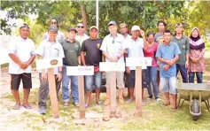  ??  ?? The executive committee of Foster during the launch of the fourth community beach cleaning on Libaran Island.