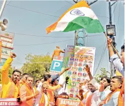  ?? — DC ?? Bajrang Dal activists pay tributes to the fallen soldiers in Pulwama attack.