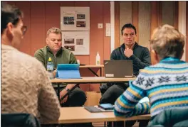  ?? FOTO: KRISTINA BÅTNES HESTDAHL ?? Per Olav Bless Agledahl (INP) og Karl-Gunnar Skjønsfjel­l (H) stemte mot at kommunen skal betale VGS-elever for å laere kvensk eller samisk.