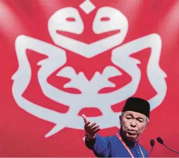  ??  ?? AHMAD Zahid ketika sesi penggulung­an
perhimpuna­n.