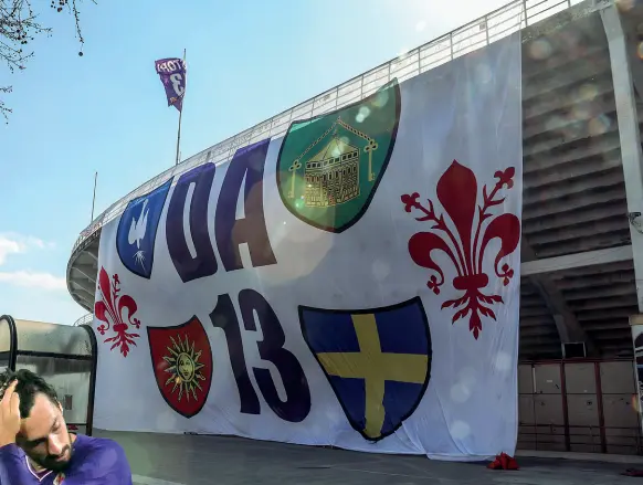  ??  ?? Fiesole
Lo striscione dei tifosi per l’omaggio a tre anni dalla morte di Astori