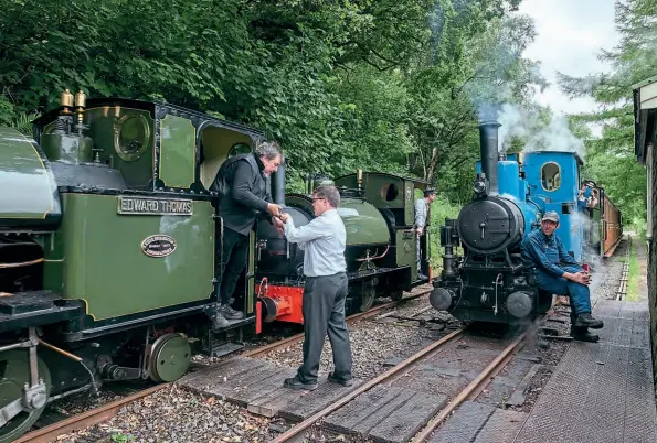  ??  ?? In happier times, Talyllyn Railway No. 4 EdwardT homasa nd No. 3 SirH aydnp assN o. 6 Douglasa nd No. 7 TomR olfa t QuarryS iding. D ARRETNU RNER/ TR