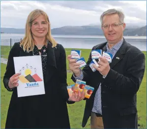  ?? 08_a49brendan­oharaandfi­ona ?? Yazda secretary Fiona Bennett with Argyll and Bute MP Brendan O’Hara pictured holding pain killers which are desperatel­y needed in two Iraqi hospitals.