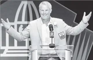  ?? USA TODAY Sports ?? SAY CHEESE: Former Packers and Jets quarterbac­k Brett Favre was enshrined, along with seven others, into the Pro Football Hall of Fame Saturday.