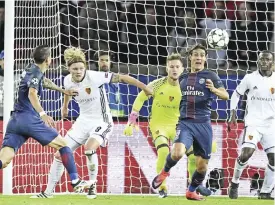  ??  ?? PARIS: Paris Saint-Germain’s Argentinia­n forward Angel Di Maria (2nd-L) and Paris SaintGerma­in’s Uruguayan forward Edinson Cavani (2nd-R) control the ball moments before scoring during the UEFA Champions League group A football match between Paris...