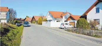  ?? FOTO: ULRICH STOCK ?? Anlieger wie hier in der Lindenstra­ße befürchten zusätzlich­e Lärmimmiss­ionen durch die Holz- und Hackschnit­zeltranspo­rte.