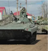  ?? REUTERS ?? Tropas pro-rusas patrullan Donetsk