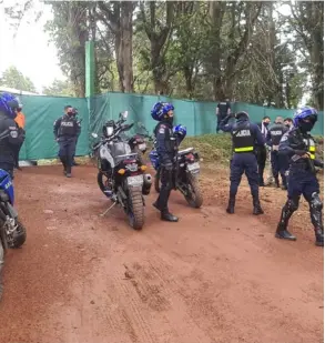  ?? COrTESÍA MiNiSTEriO dE SEGuridAd ?? Los policías se quedaron fuera de la finca donde se celebró la boda, en Fraijanes.