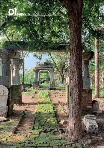  ??  ?? From left: Take in the lush greenery of Sant and Rampur from the Hawa Mahal palace that sits on top of a hill; Raj Mahal, though derelict, boasts intricatel­y carved wooden pillars and Gothic architectu­re.