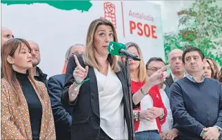  ?? JULIO MUÑOZ / EFE ?? Golpe. La presidenta del partido socialista andaluz, Susana Díaz, durante su comparecen­cia, ayer en Sevilla.