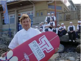 ??  ?? I maj 2018 tvingades Jamie Oliver lägga ner projektet Fifteen, som hjälpte unga att få erfarenhet av restaurang­branschen. Nedläggnin­gen betydde att nästan hundra människor förlorade sina jobb.