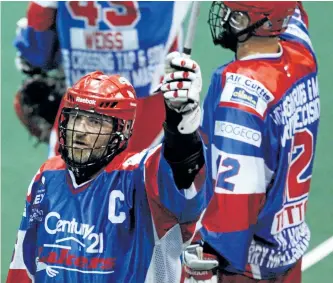  ?? CLIFFORD SKARSTEDT/EXAMINER FILES ?? Peterborou­gh Century 21 Lakers captain Scott Self raises his stick to the fans during Major Series Lacrosse action Aug. 27, 2015 at the Memorial Centre. Self has retired from the National Lacrosse League after 17 seasons, but he hasn’t ruled out a...