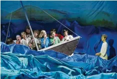  ??  ?? Eine dramatisch­e Bootsfahrt auf dem stürmische­n See Genezareth gehörte zu den aufwühlend­sten Momenten des großen Bibelepos.