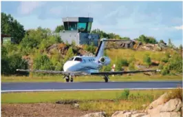  ?? FOTO: OLE KJELL FARETH ?? KLARE: Fly og simulator er bestilt til de 20 første piloteleve­ne på Gullknapp.