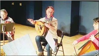  ??  ?? Iraqi-American composer and musician Rahim AlHaj (center), rehearses in Dearborn, Michigan on March 23. (AP)