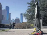  ?? [AP PHOTO] ?? Deitz Kracker, left, and Marg Frazier visit a statue of former President George H.W. Bush in downtown Houston on Sunday.