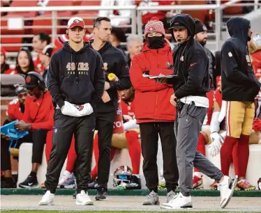  ?? Carlos Avila Gonzalez/The Chronicle ?? While other teams were scrambling to make the playoffs over the weekend or undergoing shakeups on Monday, Kyle Shanahan, right, and the 49ers were resting players Sunday and preparing for a bye week.