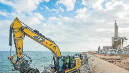  ?? PEDRO CATENA ?? Máquinas trabajando en las obras del colector de Levante, dañado durante el temporal