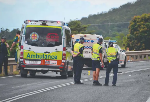  ?? Picture: ELISABETH CHAMPION ?? SAD LOSS: Police survey the scene of the crash near the Cowley Beach intersecti­on of the Bruce Highway as they begin investigat­ions.