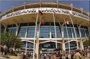  ?? TONY DEJAK / ASSOCIATED PRESS 2009 ?? The Cleveland Browns stadium is clad in the same kind of aluminum panels that were on the doomed Grenfell Tower in London.