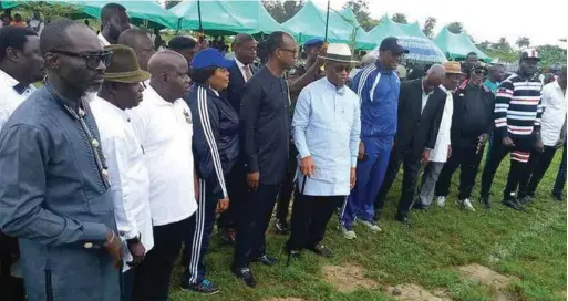  ??  ?? Bayelsa State deputy governor, Rear Admiral John Jonah (on white cap) flanked by other government officials