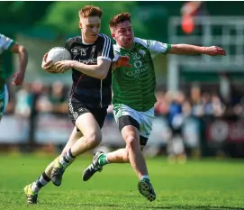  ?? HARRY MURPHY/SPORTSFILE ?? Sligo’s Sean Carrabine tries to get past his brother David during yesterday’s Connacht SFC match at McGovern Park in Ruislip