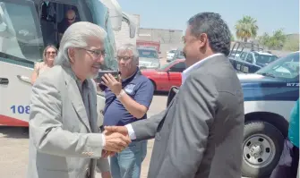  ?? SAÚL PONCE ?? Alfonso Borrego fue recibido por el Alcalde de Julimes José Moncayo Porras.