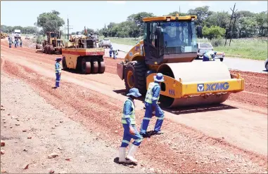  ??  ?? Workers put finishing touches on a three-kilometre detour along the Harare-Masvingo Highway as constructi­on work on the dualisatio­n of the road progresses in Beatrice yesterday. — (Picture by Tawanda Mudimu)