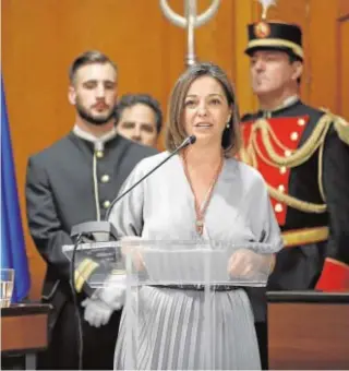  ?? VALERIO MERINO ?? La alcaldesa saliente, Isabel Ambrosio, durante su discurso