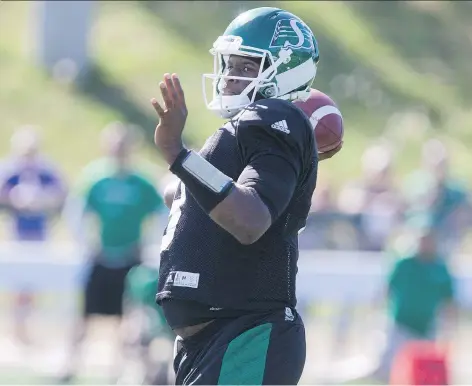  ?? KAYLE NEIS ?? Saskatchew­an Roughrider­s quarterbac­k Vince Young has a torn hamstring and is expected to be sidelined for four to six weeks.