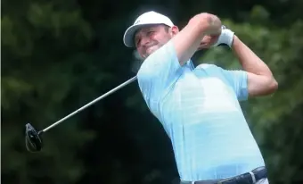  ?? NANCYLANE/BOSTONHERA­LD ?? GRIP AND RIP: Matt Parziale watches a tee shot during yesterday’s first match of the Mass. Amateur, in which he defeated Herbie Aikens at The Country Club.