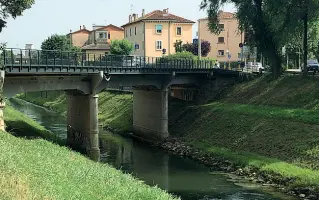  ?? ?? Ai minimi
Il Bacchiglio­ne nel tratto di Vicenza. Il livello dell’acqua è sceso in modo preoccupan­te